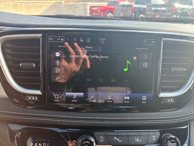 Certified 2023 Chrysler Pacifica Touring image 21