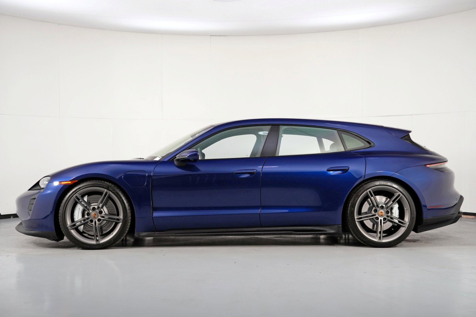 Used 2023 Porsche Taycan GTS AWD/4WD image 9