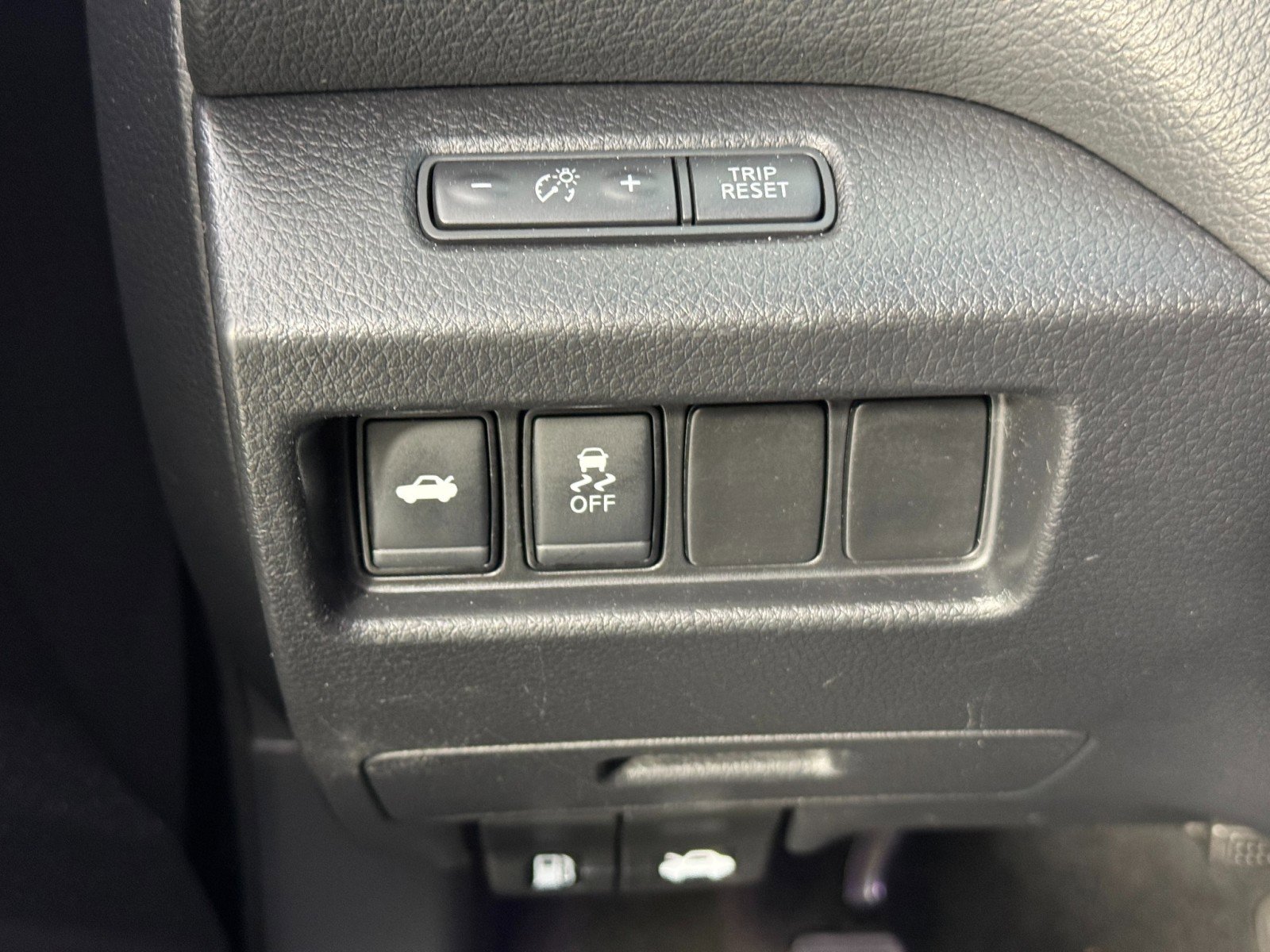 Used 2018 Nissan Altima 2.5 SR w/ SR Midnight Edition FWD image 17