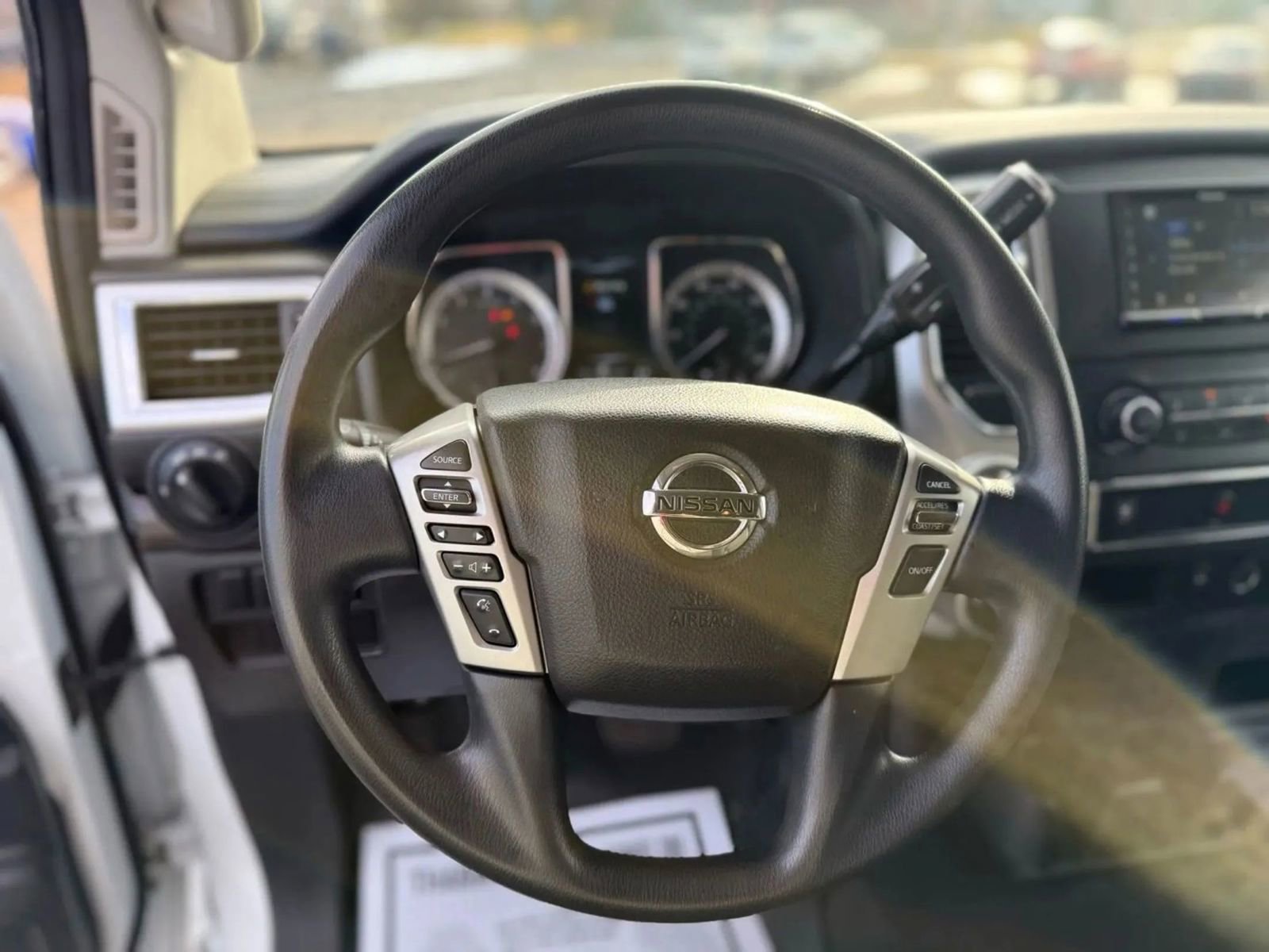 Used 2018 Nissan Titan SV AWD/4WD image 28