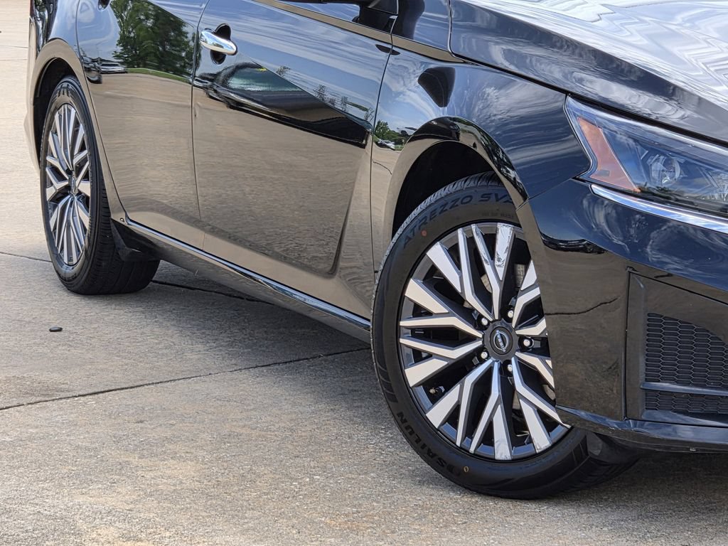 Used 2024 Nissan Altima 2.5 SV FWD image 12