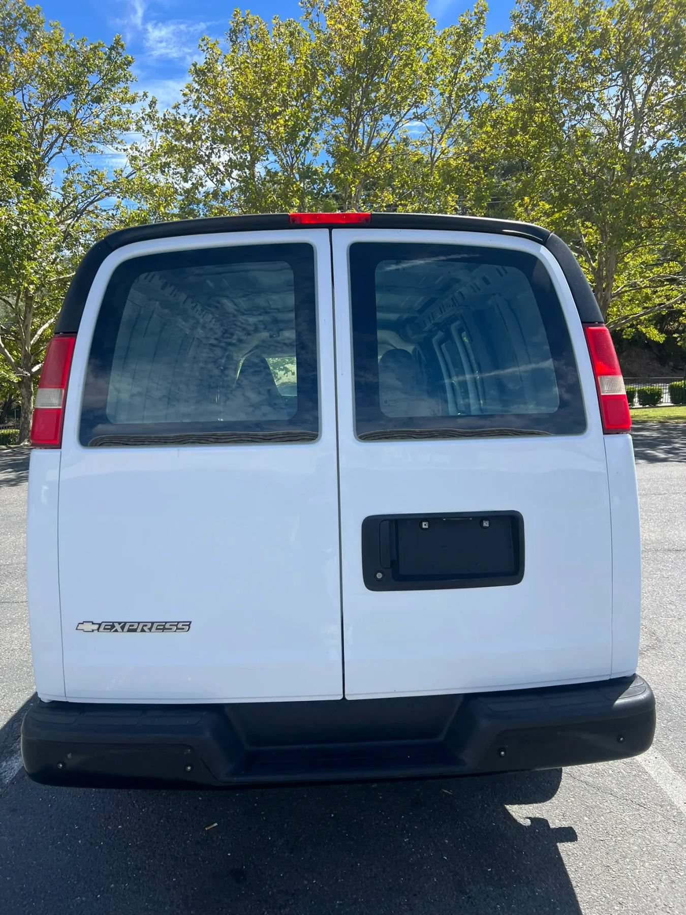 Used 2015 Chevrolet Express 2500 RWD image 6