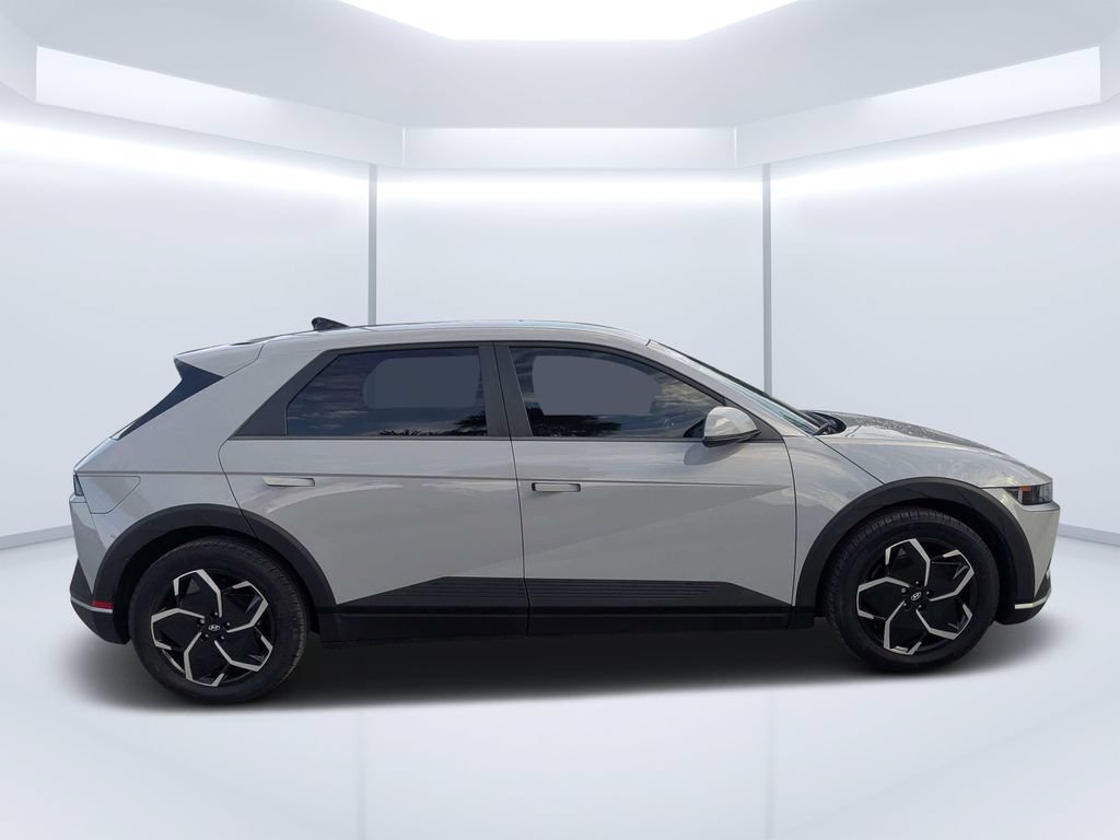 Used 2024 Hyundai Ioniq 5 SE RWD image 2