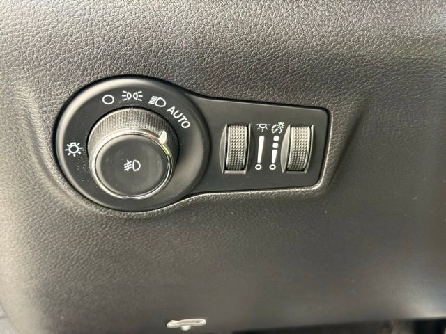 Used 2023 Jeep Compass Latitude w/ Sun and Sound Group image 31