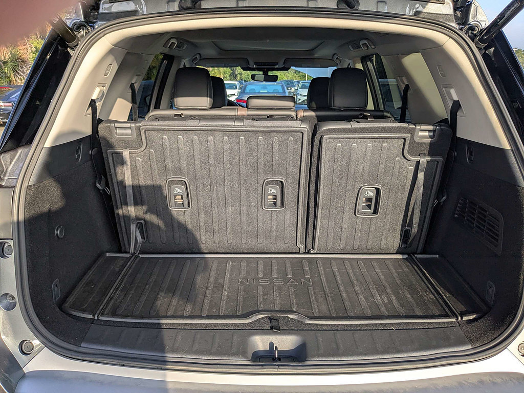 Used 2025 Nissan Pathfinder Platinum w/ Cargo Package AWD/4WD image 13