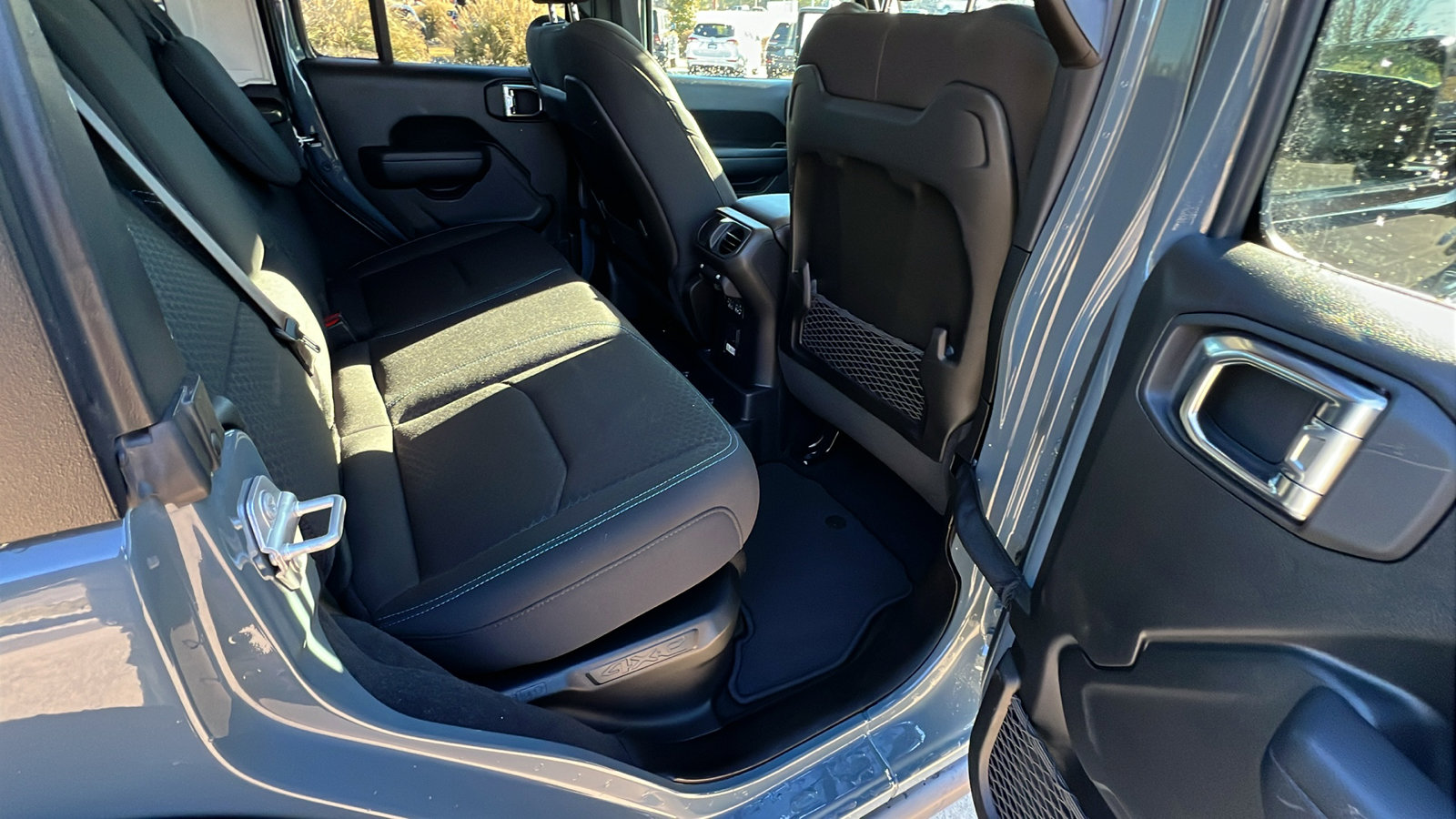 Used 2025 Jeep Wrangler Unlimited Rubicon 4xe w/ Convenience Group image 21