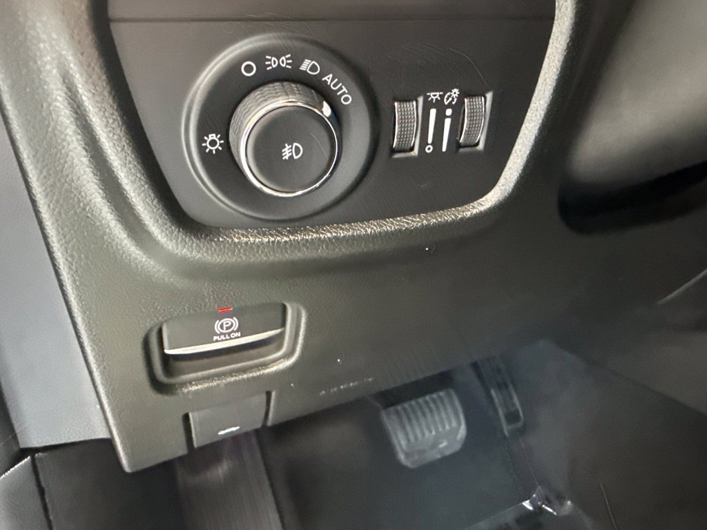 Used 2024 Jeep Grand Cherokee L Overland w/ Advanced Protech Group III AWD/4WD image 24