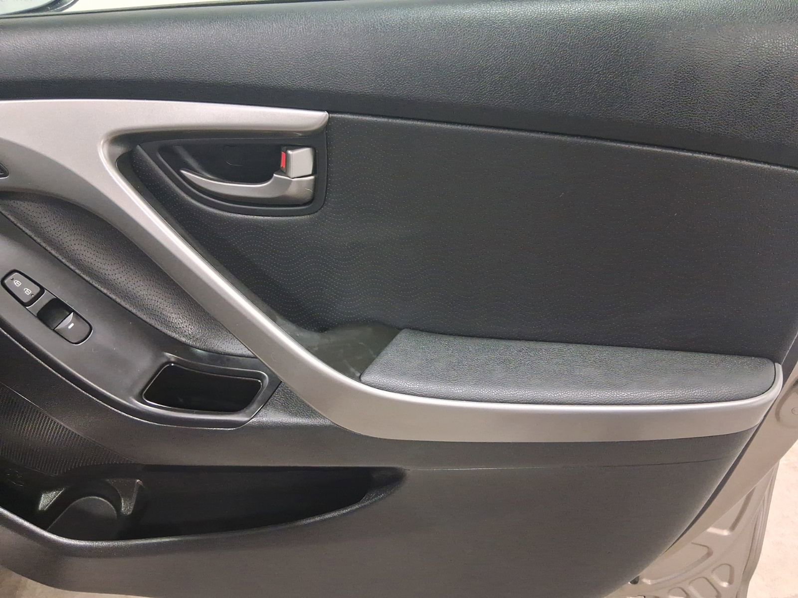 Used 2013 Hyundai Elantra Limited image 19