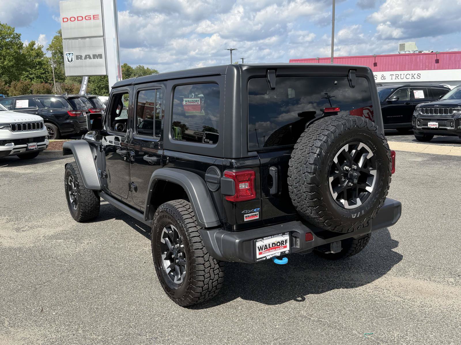 Used 2024 Jeep Wrangler Unlimited Rubicon 4xe AWD/4WD image 5