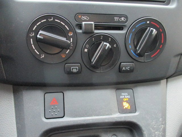 Used 2021 Nissan NV200 SV w/ Sliding Door Glass Package image 18