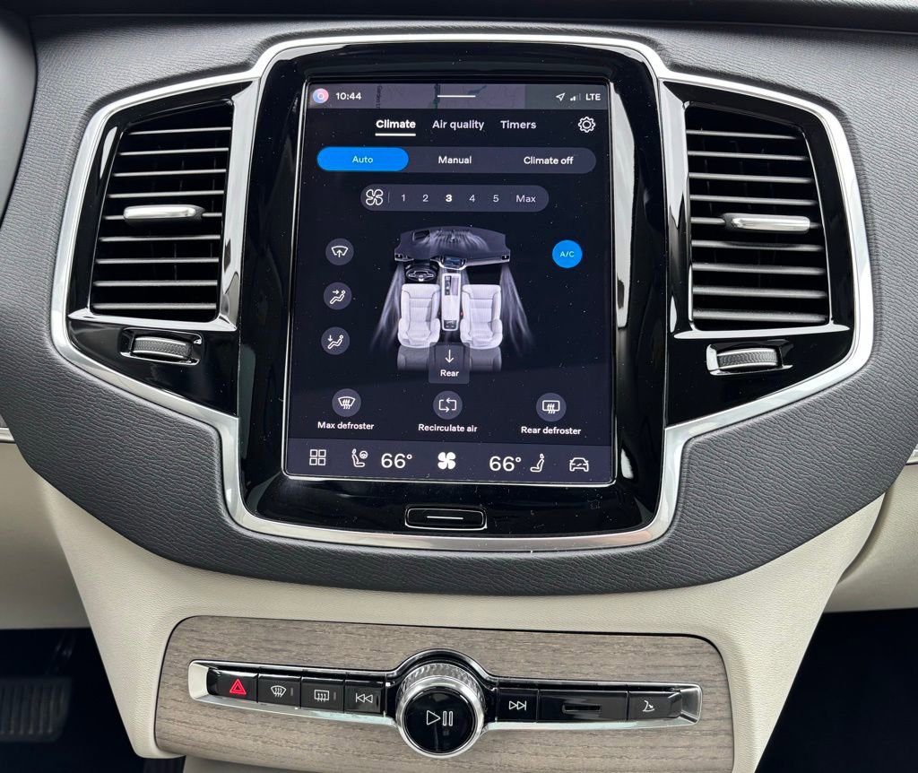 Used 2023 Volvo XC90 B6 Plus w/ Protection Package Premier image 12