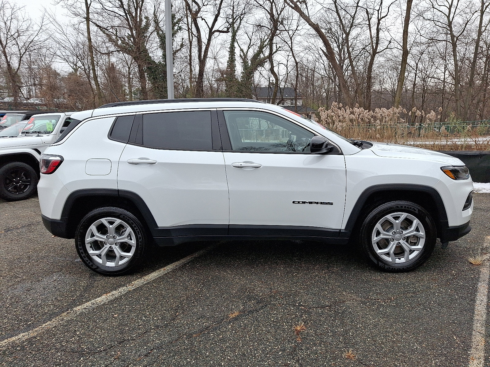 Used 2024 Jeep Compass Latitude image 9