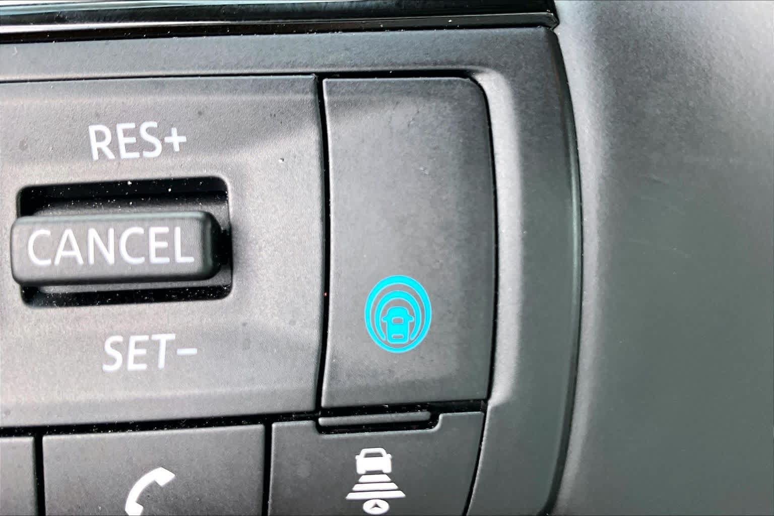 Used 2025 Nissan Pathfinder Platinum w/ Cargo Package FWD image 32