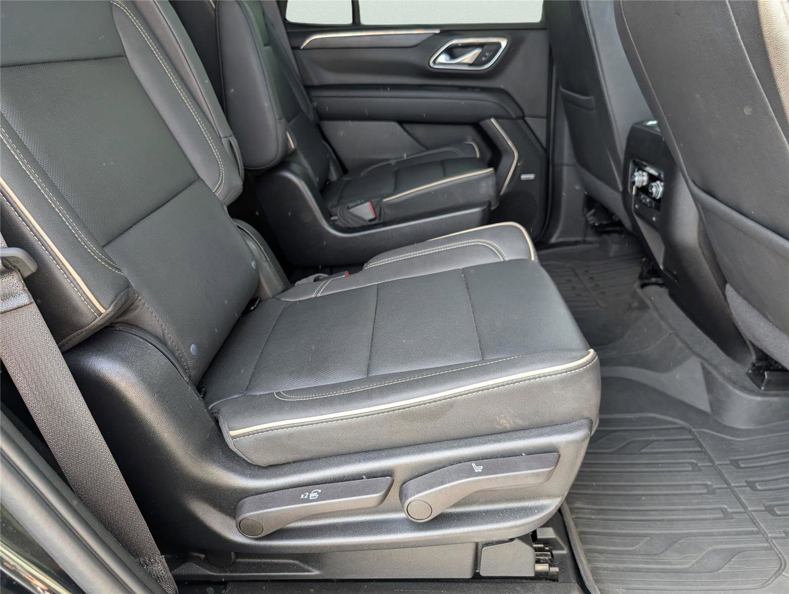 Used 2023 GMC Yukon SLT RWD image 33