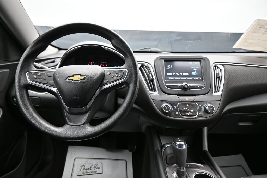 Used 2018 Chevrolet Malibu LT FWD image 14