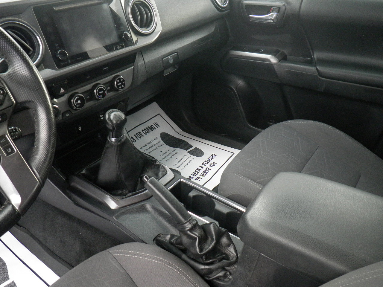 Used 2018 Toyota Tacoma TRD Sport image 21