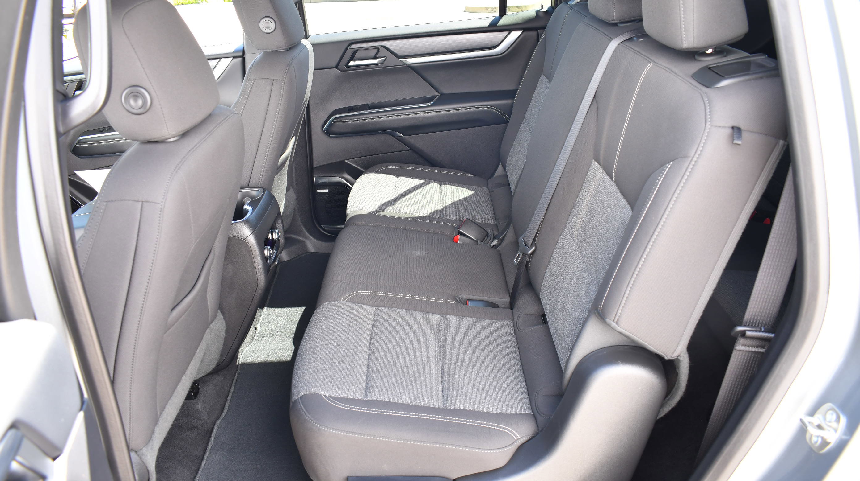 Used 2025 GMC Acadia Elevation FWD image 22