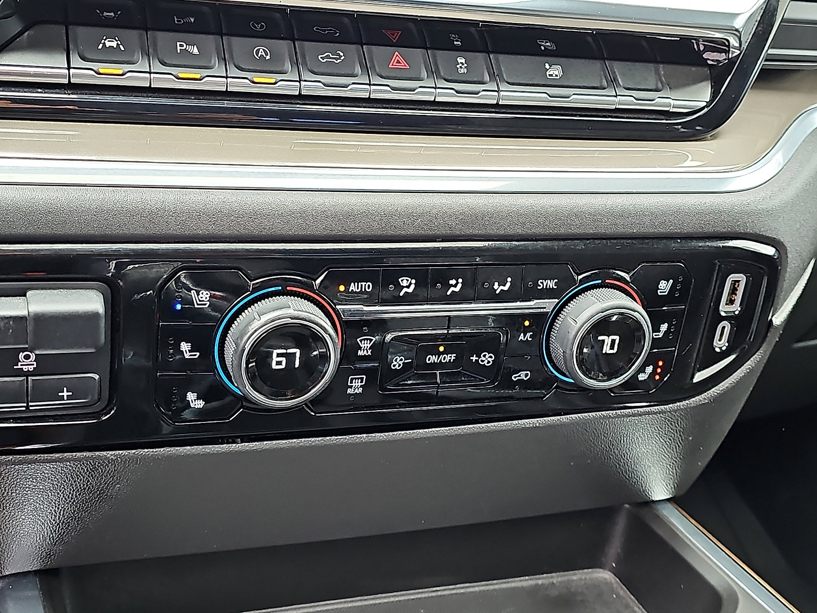 Used 2022 Chevrolet Silverado 1500 High Country w/ High Country Premium Package AWD/4WD image 18