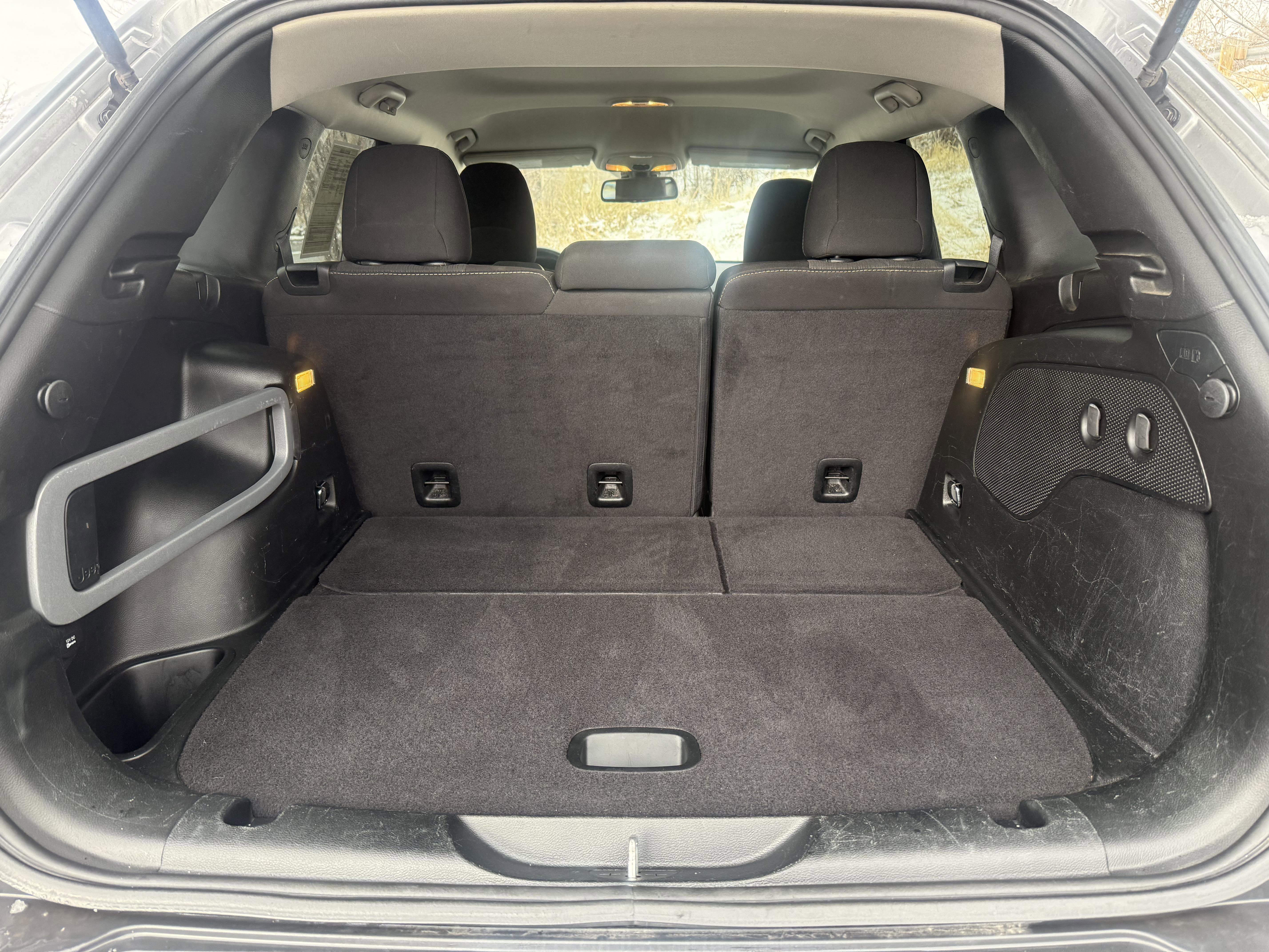 Used 2017 Jeep Cherokee Latitude w/ Cold Weather Group image 35