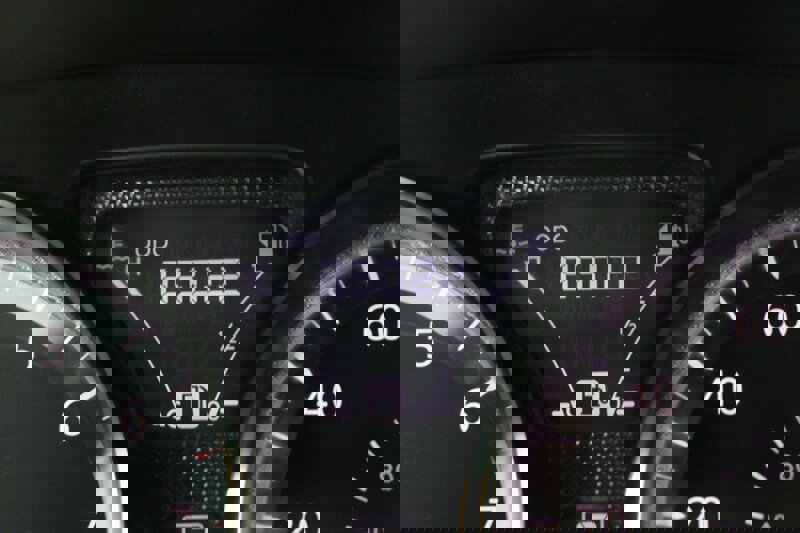 Used 2015 Nissan Versa SV FWD image 7