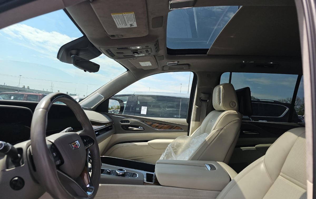 Used 2021 Cadillac Escalade ESV Sport Platinum AWD/4WD image 9
