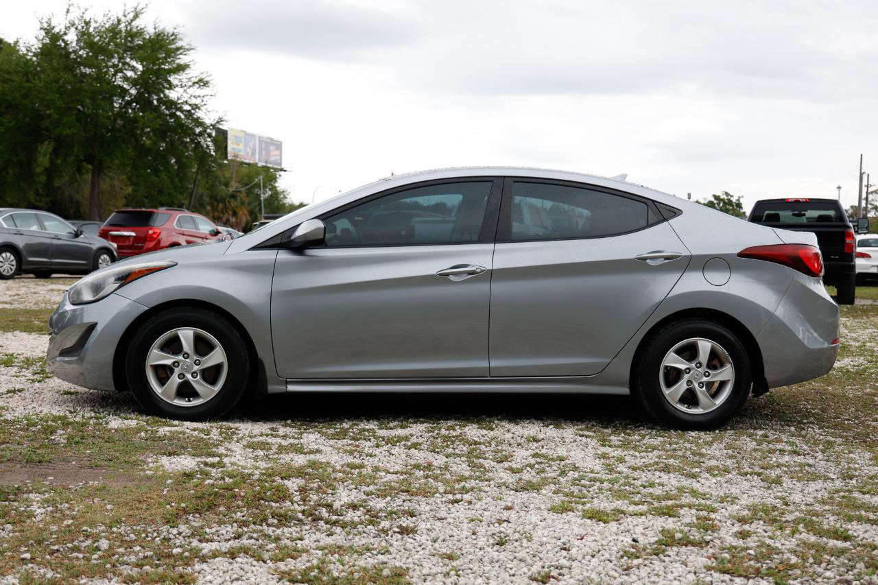 Used 2015 Hyundai Elantra SE image 3