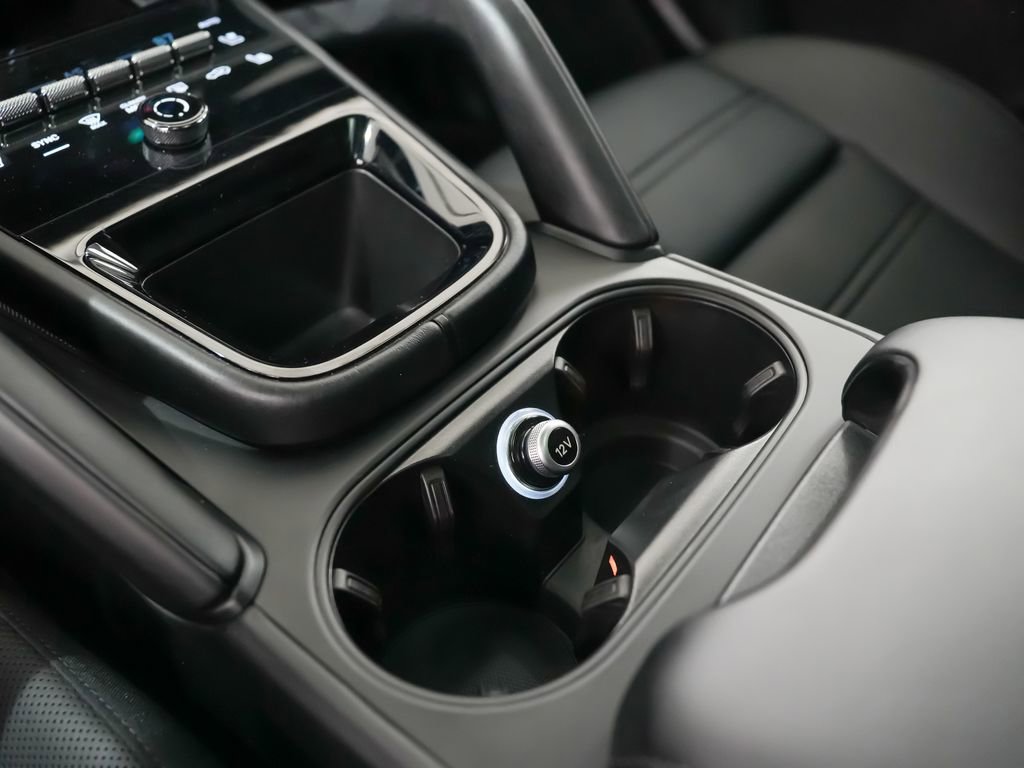 Certified 2025 Porsche Cayenne S image 34