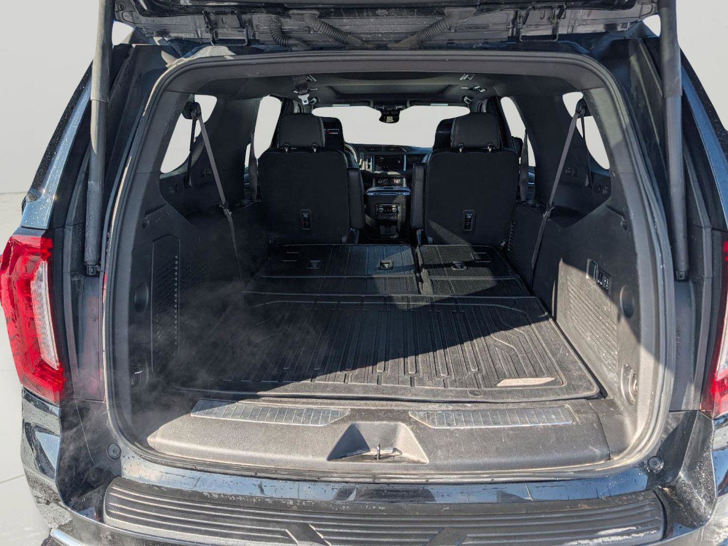 Used 2023 GMC Yukon XL Denali w/ Advanced Technology Package image 25