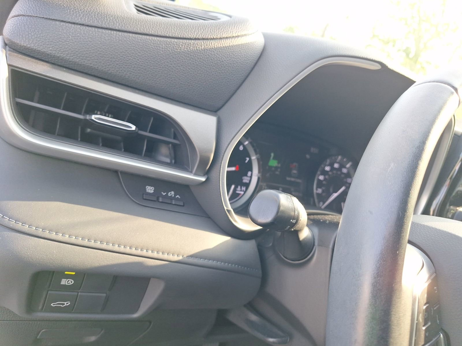 Used 2020 Toyota Highlander XLE FWD image 18