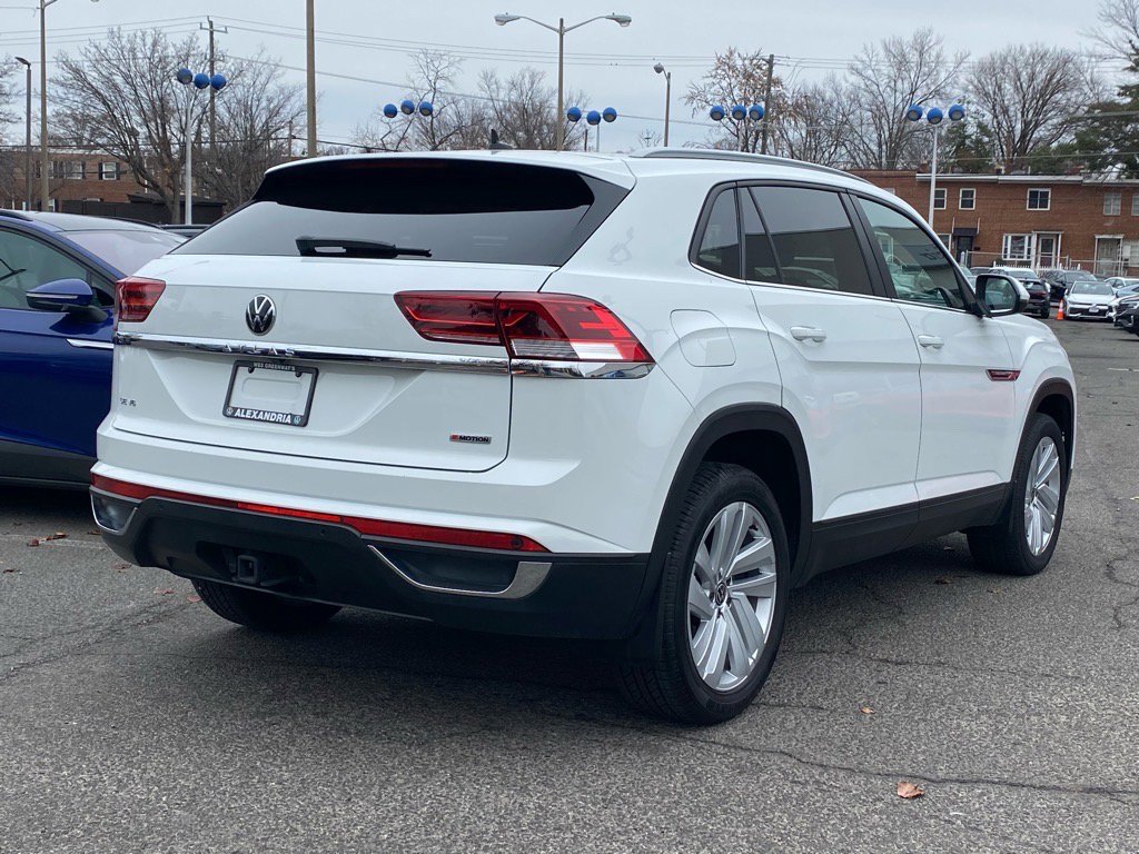 Certified 2022 Volkswagen Atlas Cross Sport SE w/ Panoramic Sunroof Package image 3