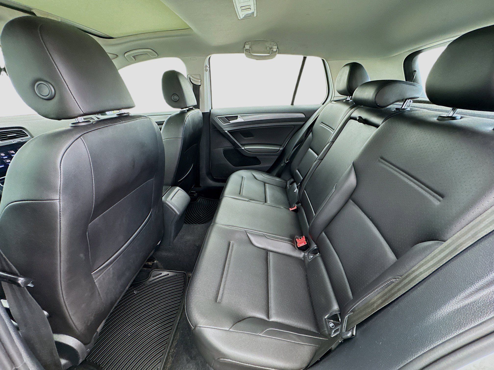 Used 2019 Volkswagen Golf SE w/ Driver Assistance Package image 16