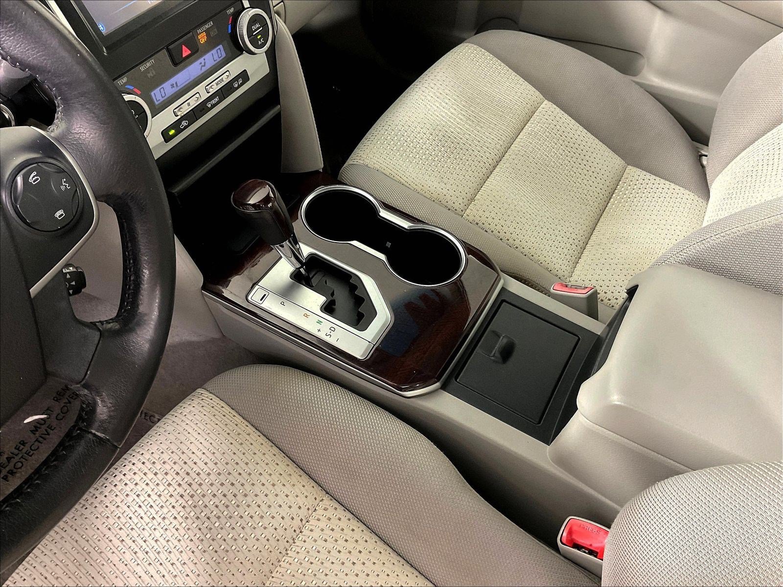 Used 2014 Toyota Camry XLE FWD image 18