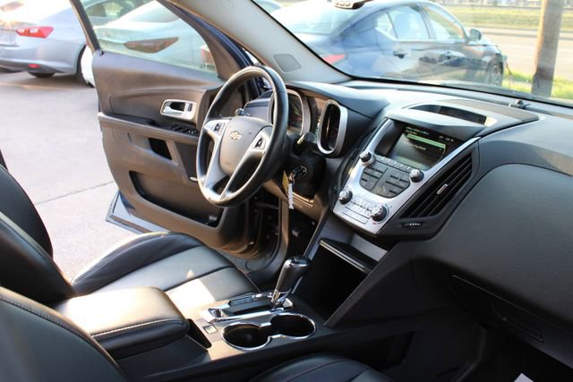 Used 2017 Chevrolet Equinox Premier w/ Enhanced Convenience Package AWD/4WD image 38