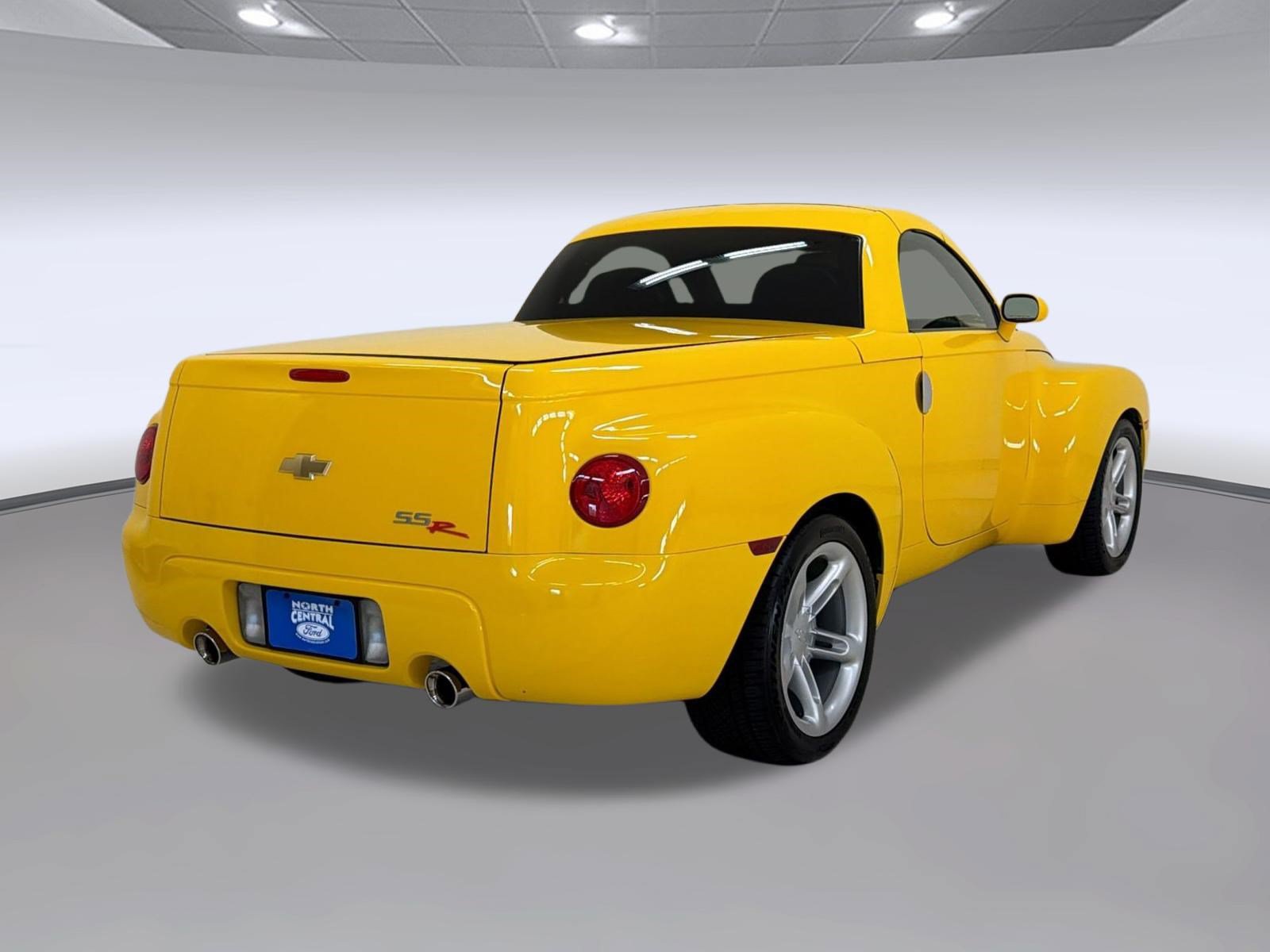 Used 2004 Chevrolet SSR w/ Preferred Equipment Group RWD image 9