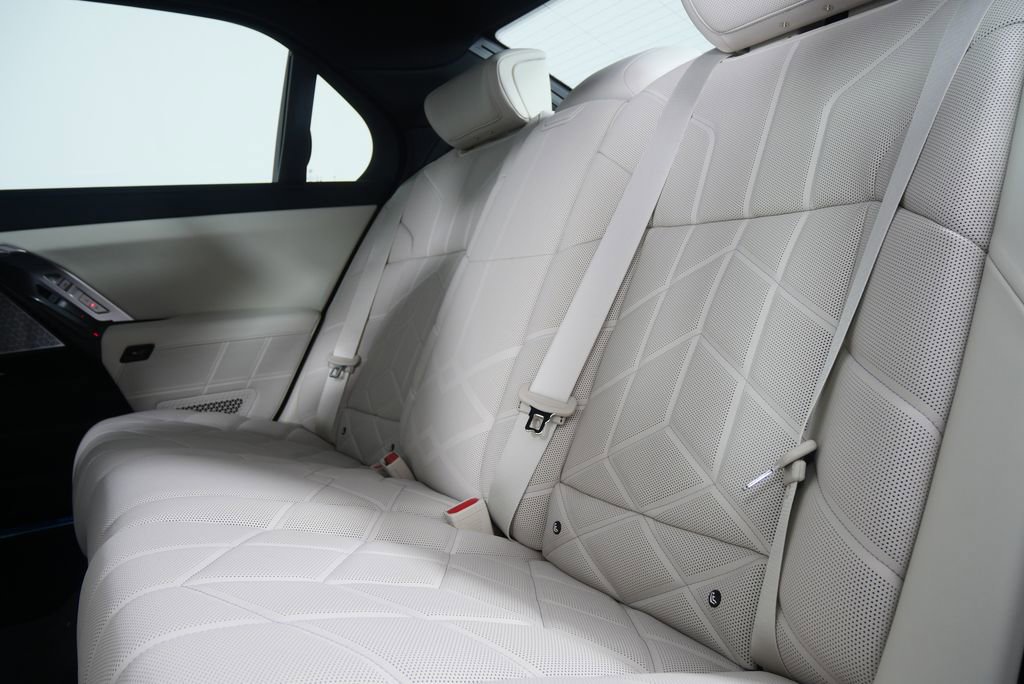 Used 2026 BMW i7 eDrive50 w/ Executive Package image 12