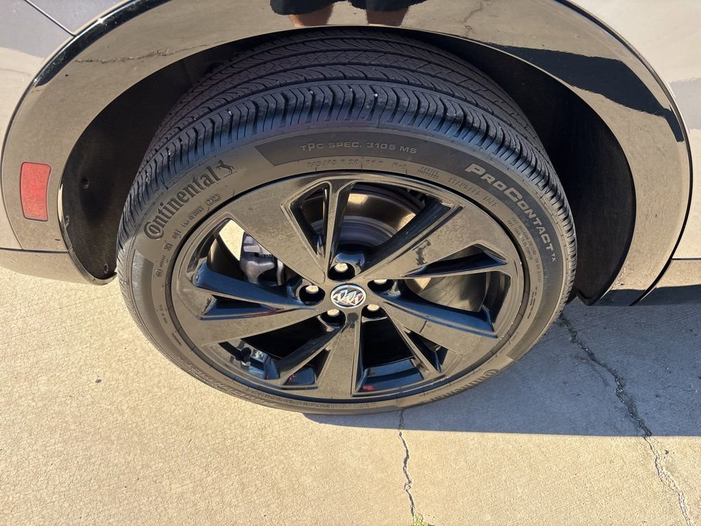 Used 2022 Buick Envision Essence w/ Technology Package I image 11