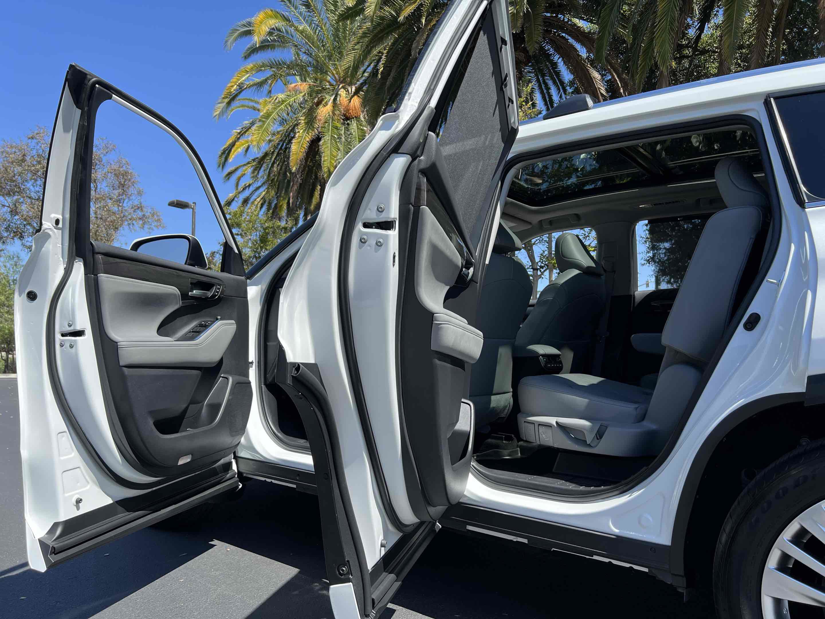 Used 2023 Toyota Highlander Platinum image 31