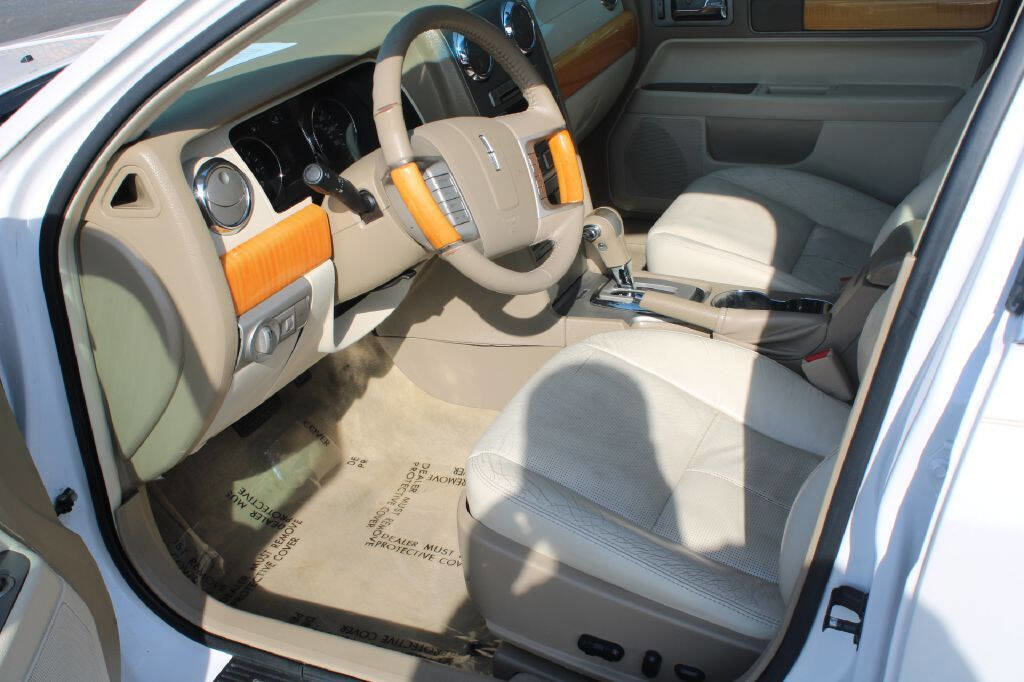 Used 2009 Lincoln MKZ image 7
