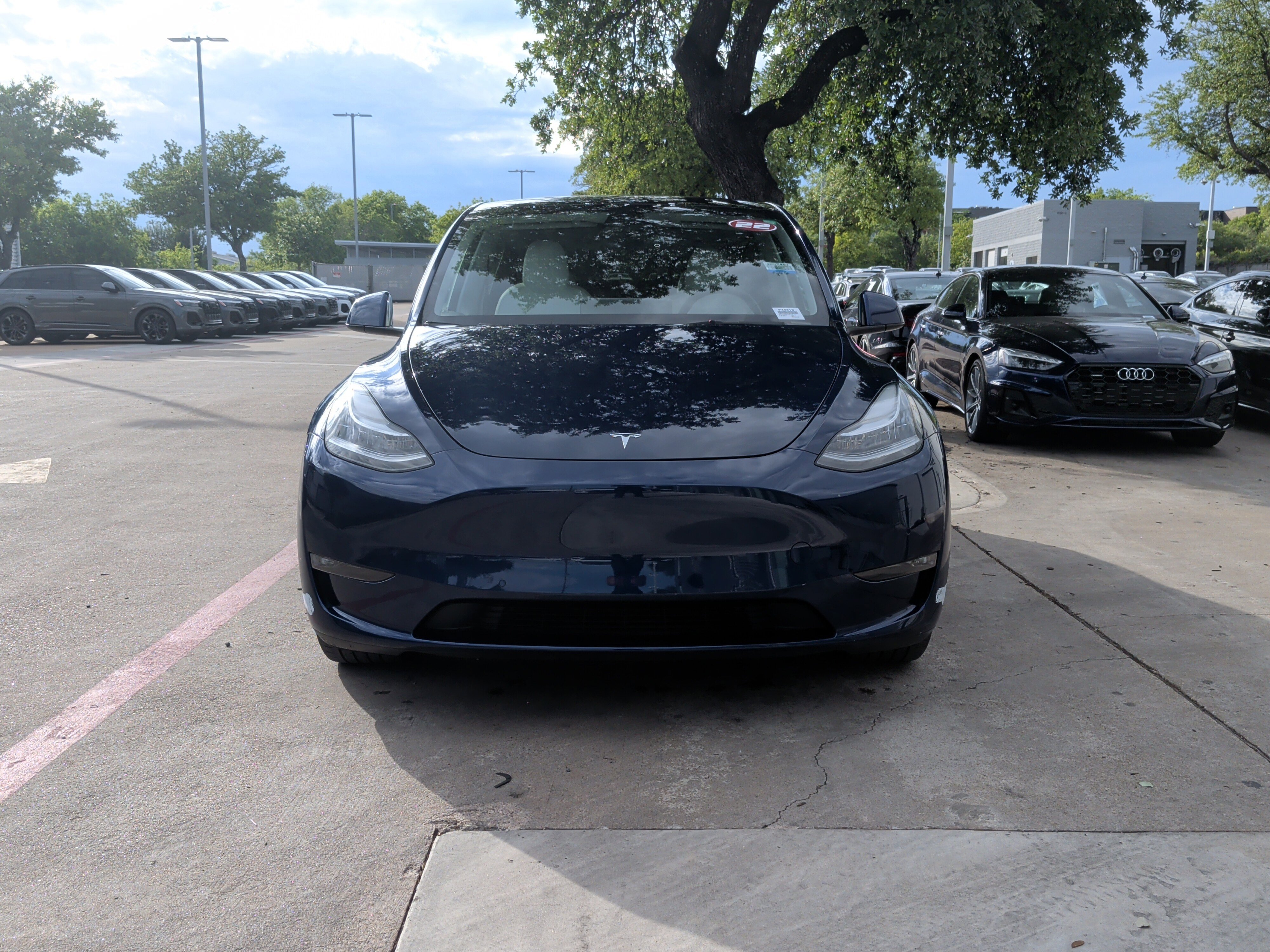 Used 2022 Tesla Model Y Long Range image 3