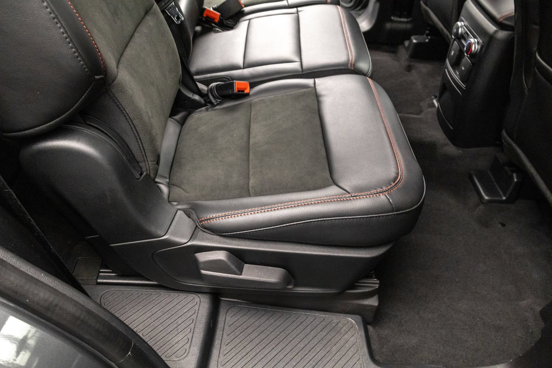 Used 2022 Ford Explorer ST-Line AWD/4WD image 36