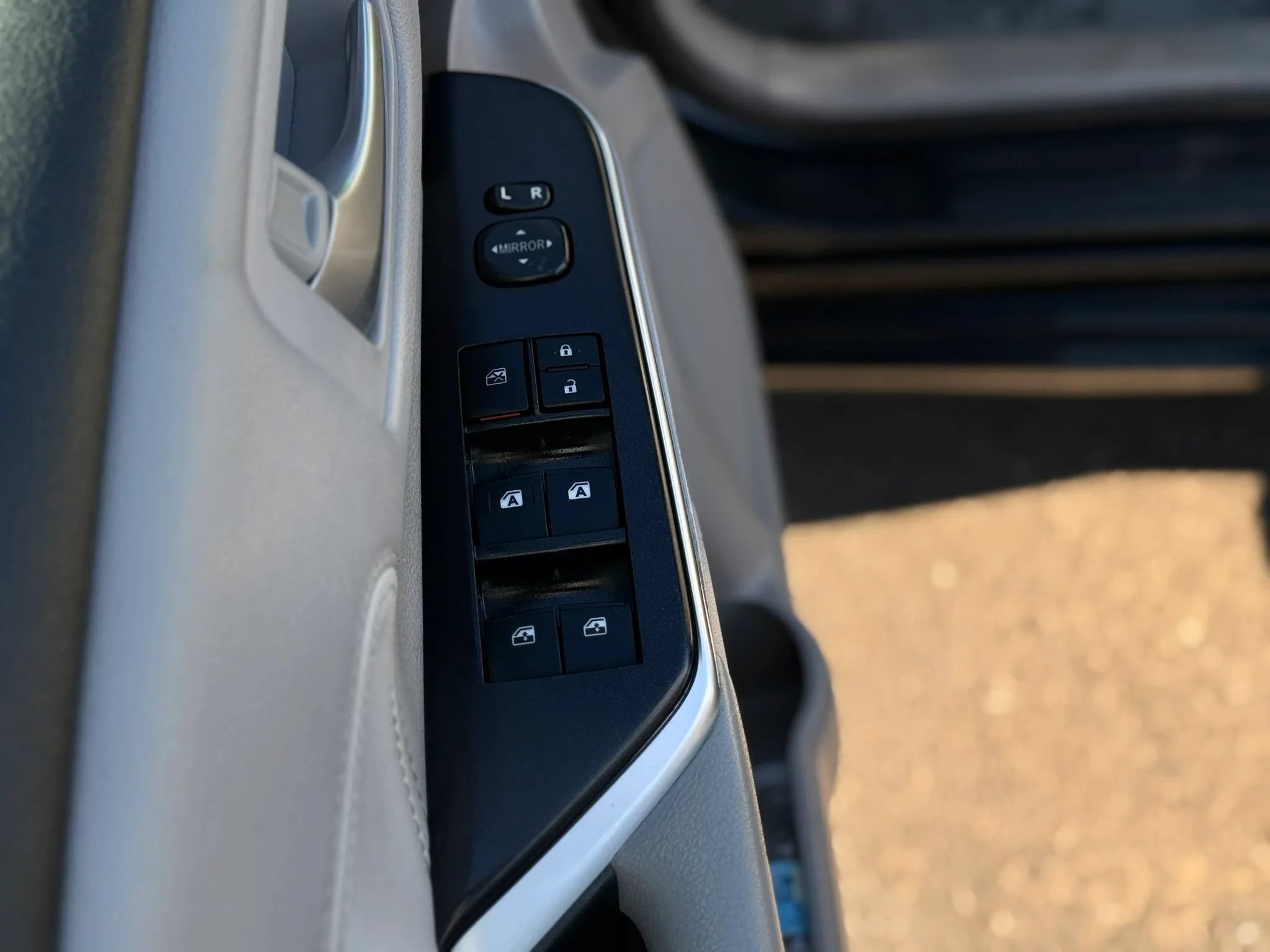 Used 2017 Toyota Camry XLE w/ Moonroof Package FWD image 27