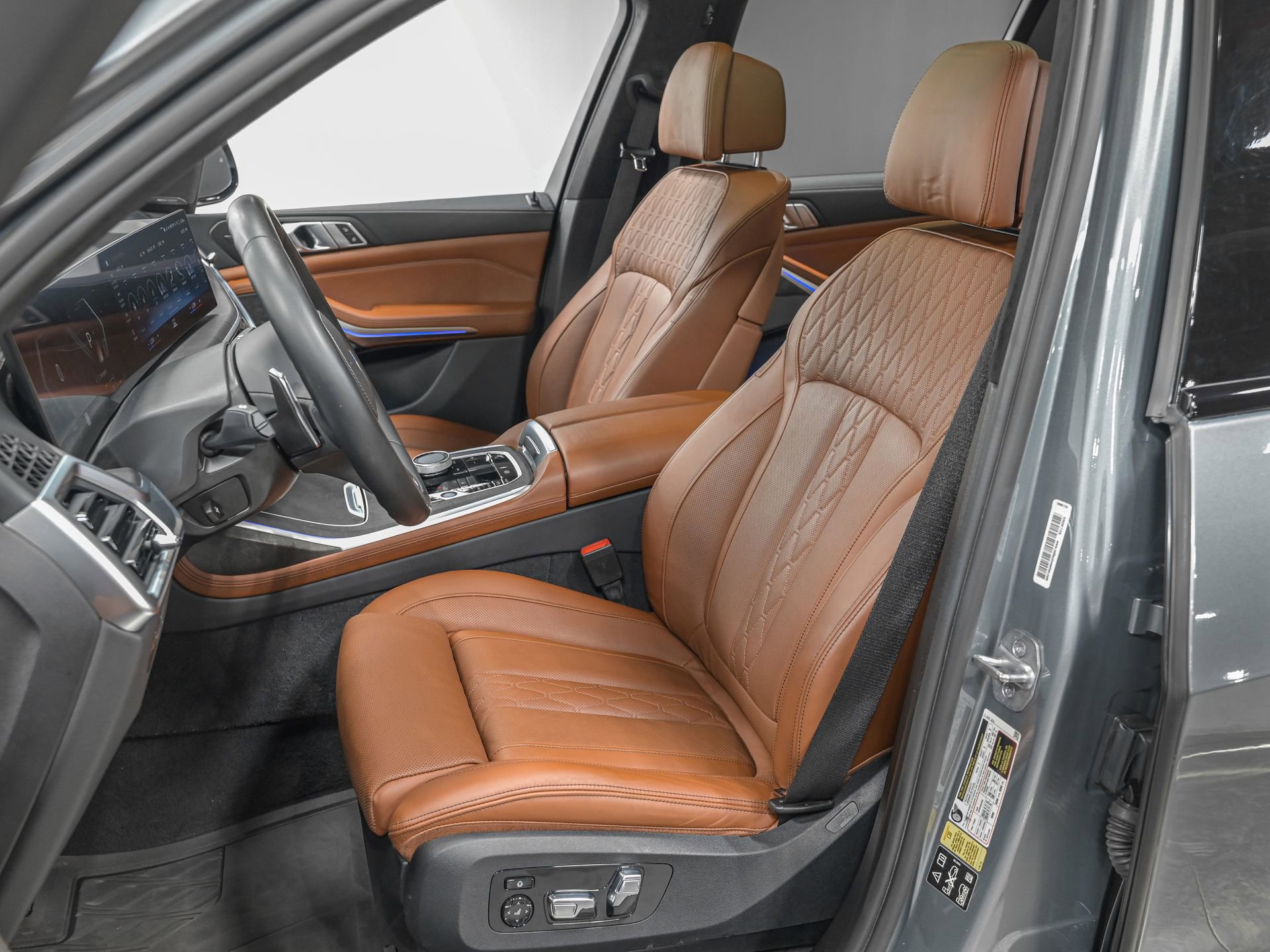 Used 2023 BMW X7 xDrive40i w/ Executive Package image 16