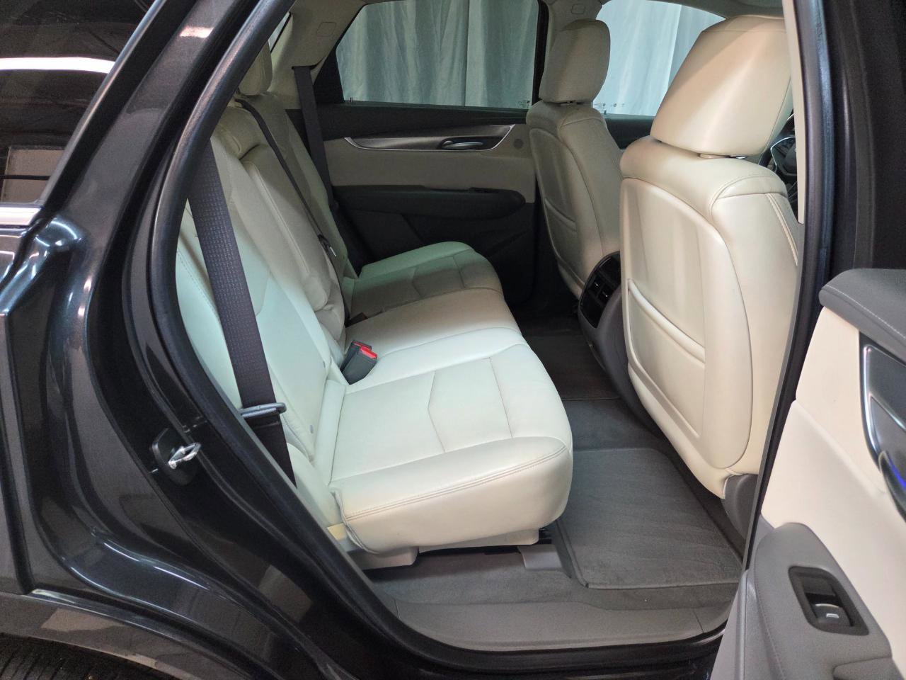 Used 2017 Cadillac XT5 Premium Luxury w/ Advanced Security Package image 17