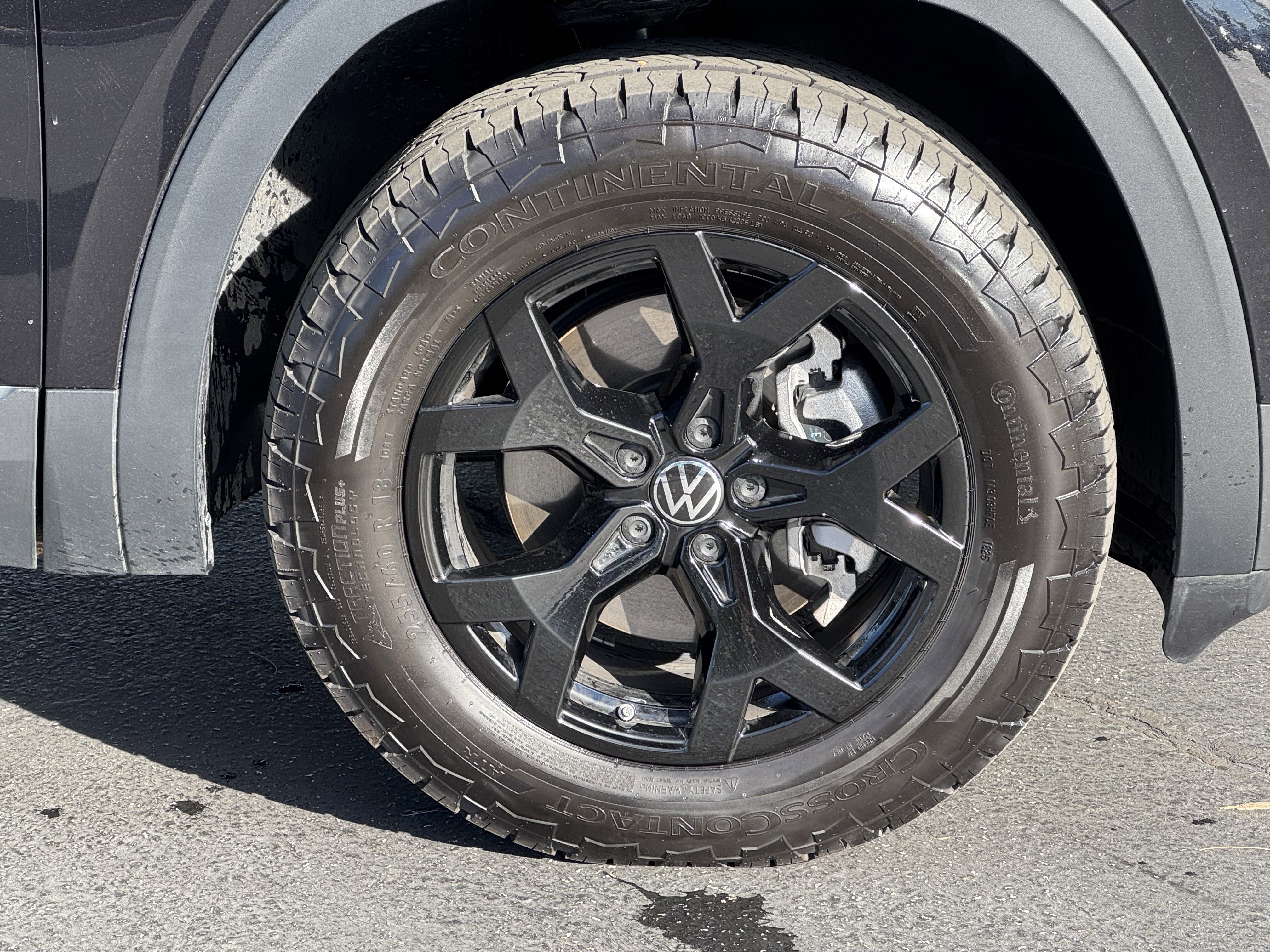 Certified 2025 Volkswagen Atlas Peak Edition SE image 12