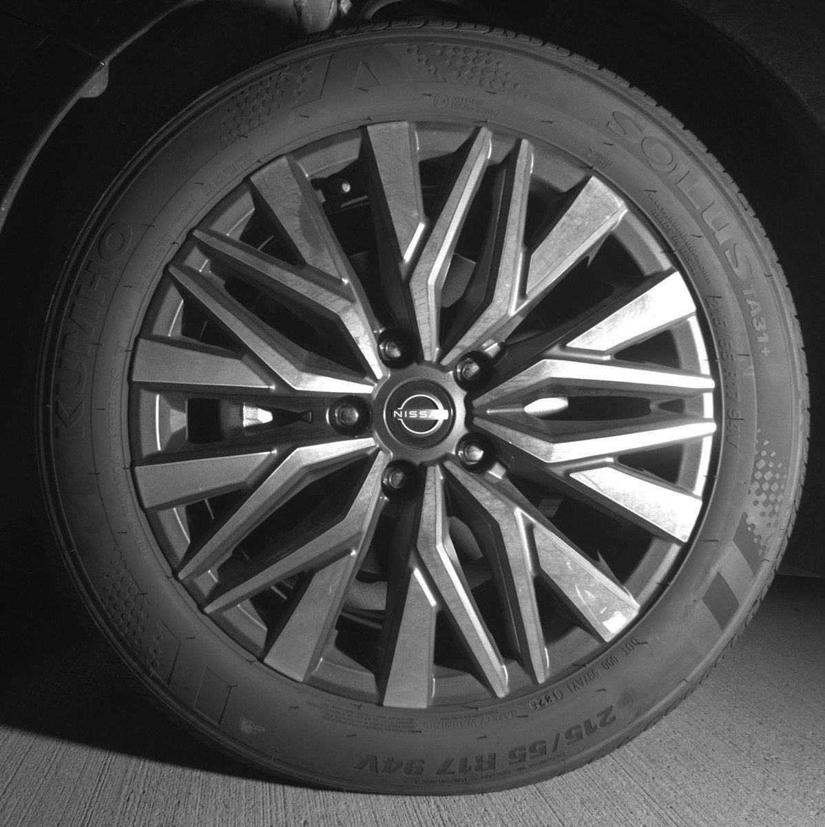 Used 2025 Nissan Altima 2.5 SV FWD image 12