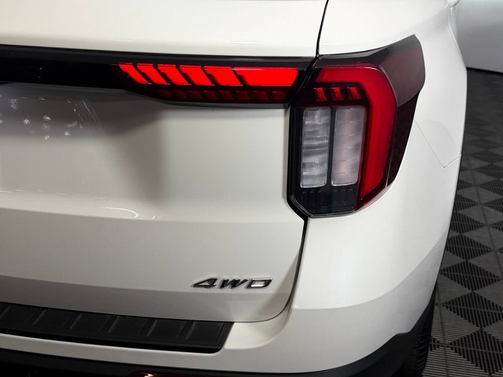 Used 2025 Ford Explorer ST-Line w/ ST-Line Street Pack AWD/4WD image 15