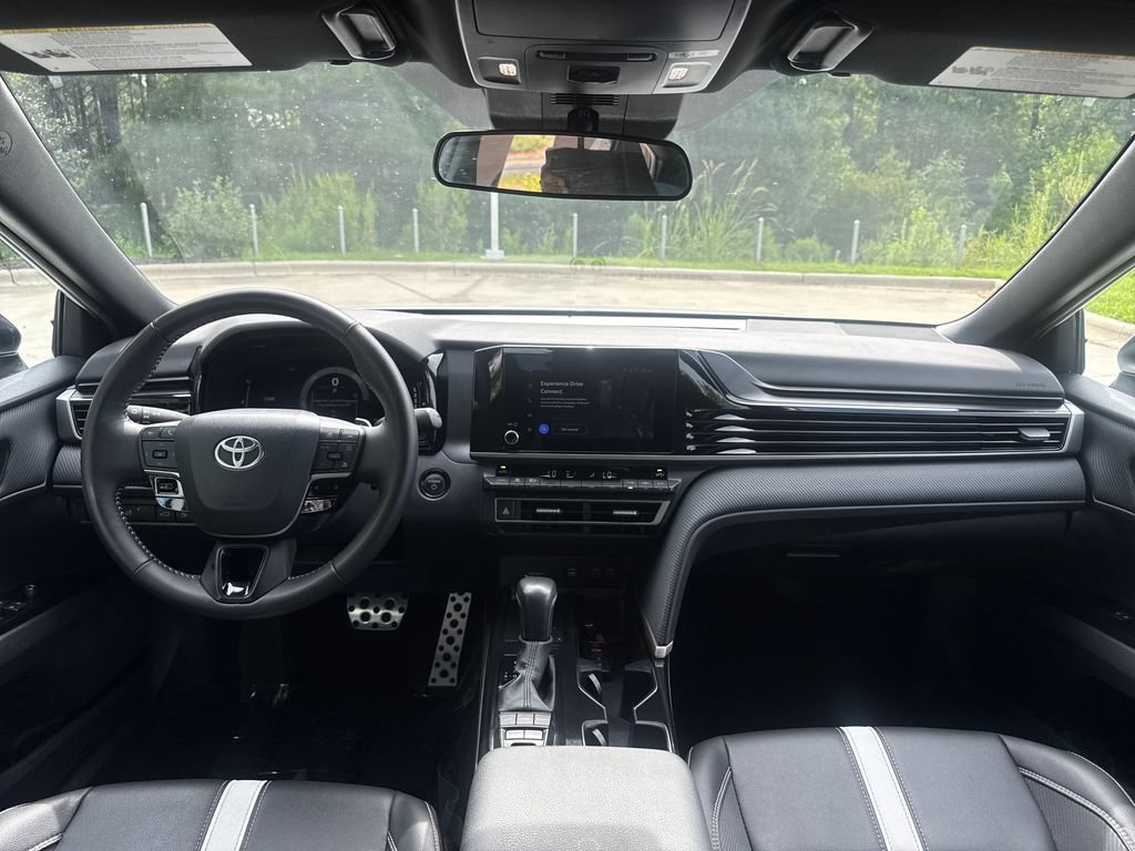 Used 2025 Toyota Camry SE FWD image 16