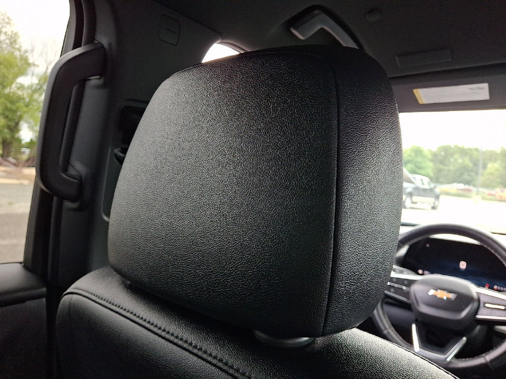 Used 2025 Chevrolet Traverse LT AWD/4WD image 14