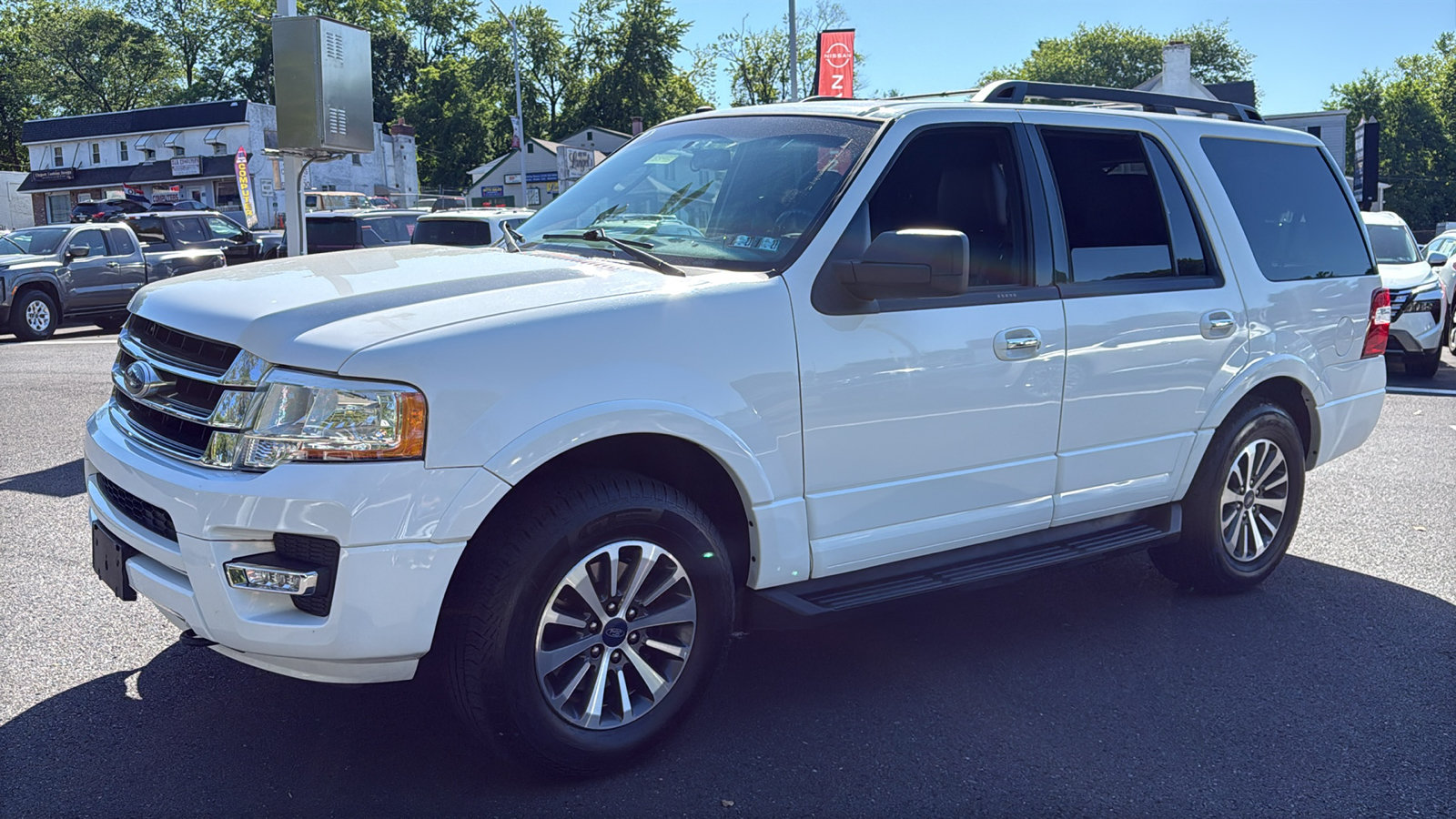 Used 2017 Ford Expedition XLT AWD/4WD image 3