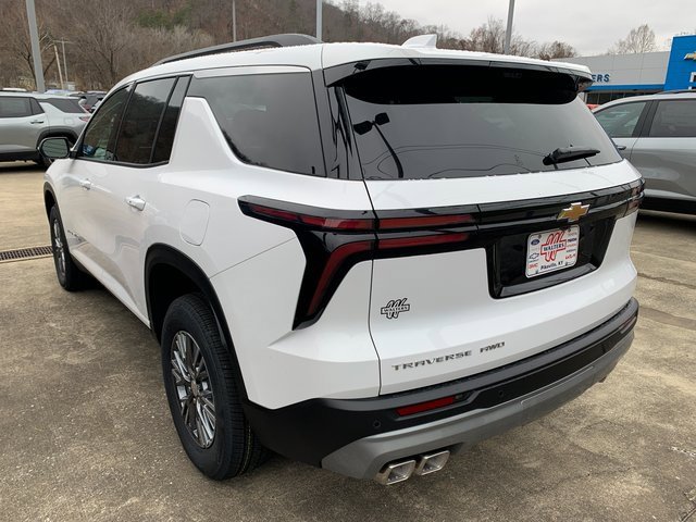 New 2026 Chevrolet Traverse LT w/ Driver Confidence Package image 3